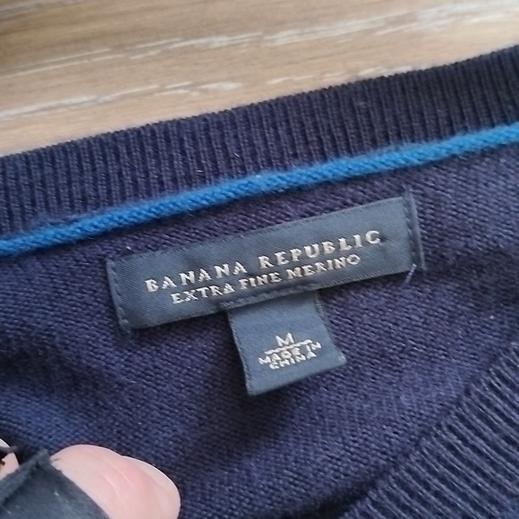 Banana Republic Blue V Neck Merino Cashmere Sweater - Picture 2 of 4